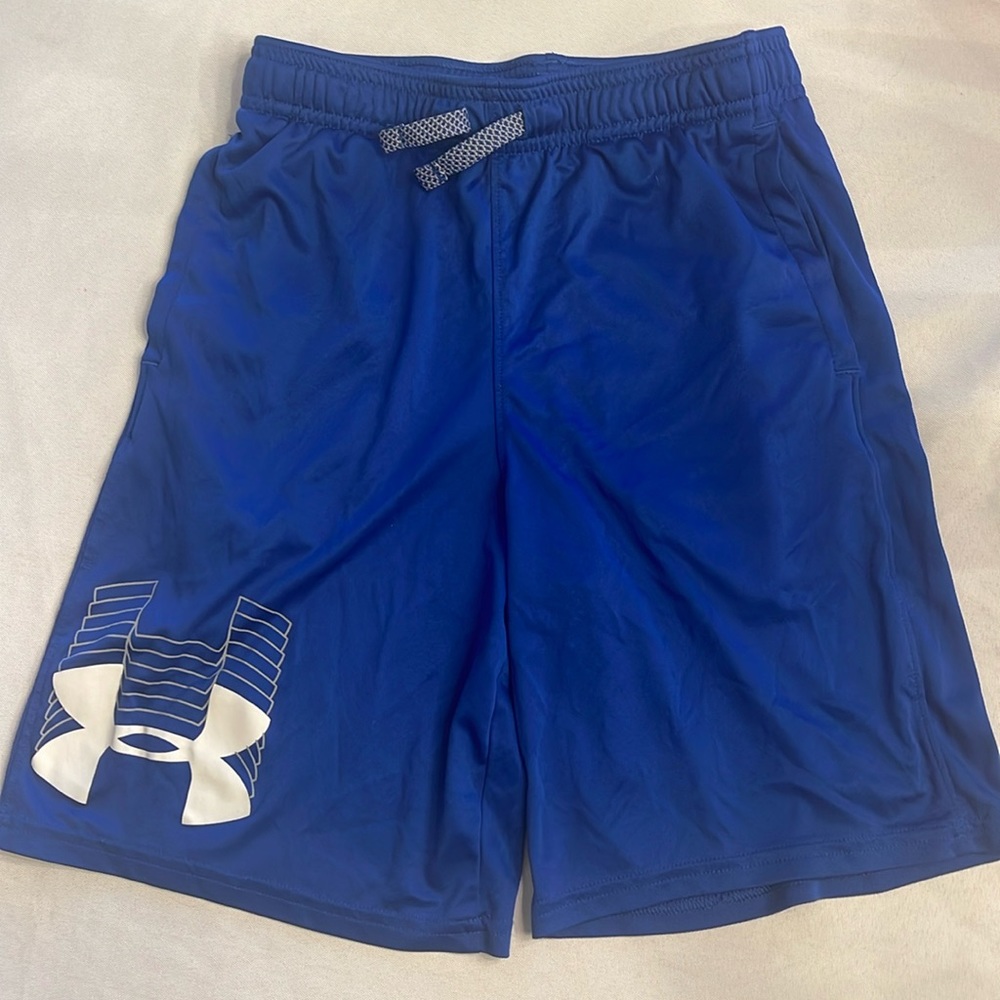Boy medium Underarmour shorts